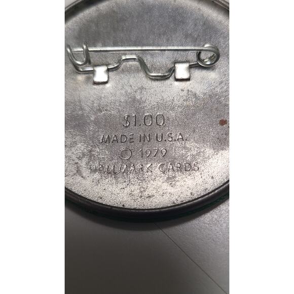 Vintage Hallmark Irish Leprechaun Pin St Patricks Day "...Wee Folk" 1979 Green - Picture 6 of 7